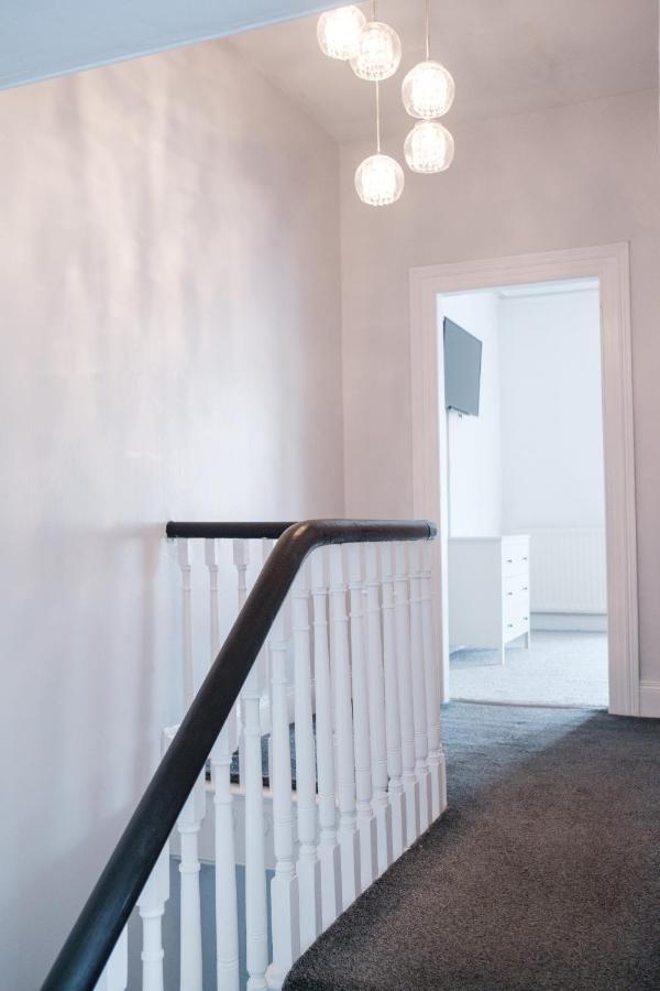 Gorgeous 3 Bedroom Victorian Townhouse Лисбърн Екстериор снимка