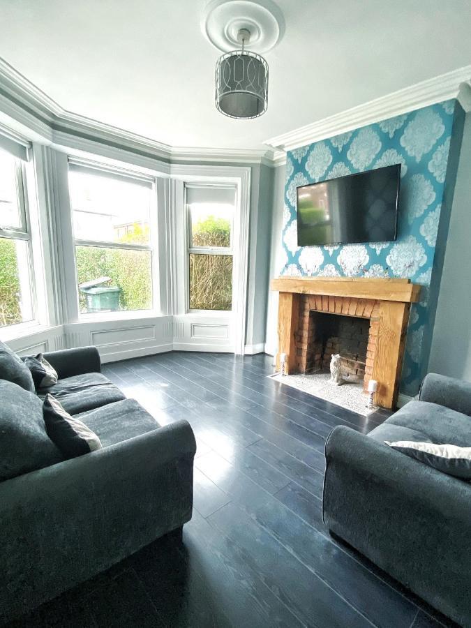 Gorgeous 3 Bedroom Victorian Townhouse Лисбърн Екстериор снимка